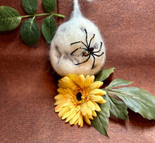 Load image into Gallery viewer, Beaded Animal Print Spiderling