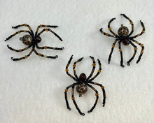 Load image into Gallery viewer, Beaded Animal Print Spiderling
