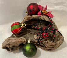 Load image into Gallery viewer, Beaded Buffalo Plaid Christmas Spider