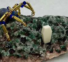 Load image into Gallery viewer, Epidote Display with Blue Lapis Spiderling