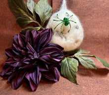 Load image into Gallery viewer, Beaded Green Glass Spiderling