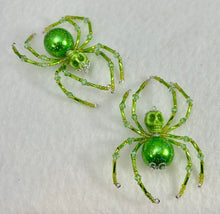 Load image into Gallery viewer, Beaded Light Green Skull Spider