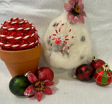 Load image into Gallery viewer, Beaded Peppermint Spiderling