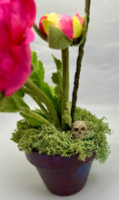 Load image into Gallery viewer, Double Ranunculus Skull Flower Pot with Pink Glass Mini Spider