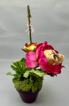 Load image into Gallery viewer, Double Ranunculus Skull Flower Pot with Pink Glass Mini Spider