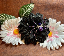 Load image into Gallery viewer, Purple Pearl Beaded Spider