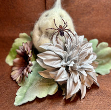 Load image into Gallery viewer, Beaded Purple Glass Spiderling