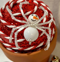 Load image into Gallery viewer, Beaded Snowman Spiderling