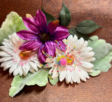 Load image into Gallery viewer, Spring Sparkle Beaded Spider