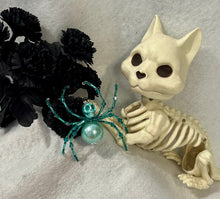 Load image into Gallery viewer, Beaded Teal Skull Spider