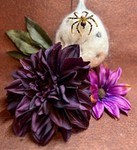 Load image into Gallery viewer, Beaded Wood Spiderling