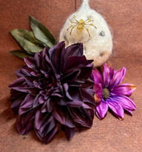 Load image into Gallery viewer, Beaded Yellow Crackle Glass Spiderling