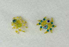 Load image into Gallery viewer, Hand Made Glass Yellow Floral Jumping Spider