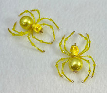 Load image into Gallery viewer, Beaded Yellow Skull Spider