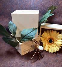 Load image into Gallery viewer, Beaded Flat Jasper Spider