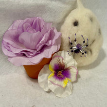 Load image into Gallery viewer, Beaded Cheveron Amethyst Spiderling
