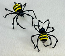 Load image into Gallery viewer, Beaded Bumble Bee Spider
