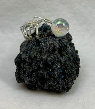 Load image into Gallery viewer, Carborundum Display with Faceted Clear Quartz Spiderling
