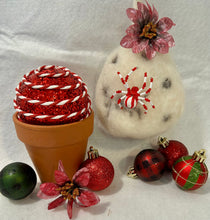 Load image into Gallery viewer, Beaded Peppermint Twist Spiderling
