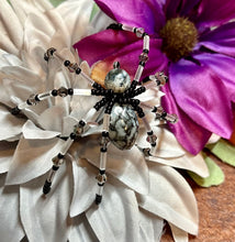 Load image into Gallery viewer, Gray Marbled Beaded Spider
