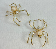Load image into Gallery viewer, Beaded Peach Pearl Spider
