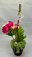 Load image into Gallery viewer, Double Ranunculus Skull Flower Pot with Pink Glass Mini Spider
