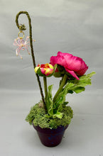 Load image into Gallery viewer, Double Ranunculus Skull Flower Pot with Pink Glass Mini Spider
