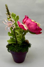 Load image into Gallery viewer, Single Ranunculus Skull Flower Pot with Pink Glass Mini Spider
