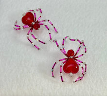 Load image into Gallery viewer, Beaded Queen of Hearts Spider
