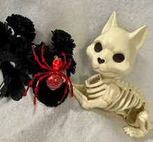 Load image into Gallery viewer, Beaded Red Skull Spider
