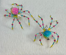 Load image into Gallery viewer, Beaded Spring Sparkle Spider

