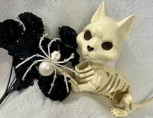 Load image into Gallery viewer, Beaded White Skull Spider
