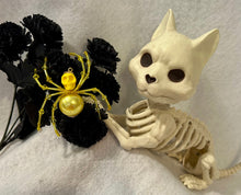 Load image into Gallery viewer, Beaded Yellow Skull Spider
