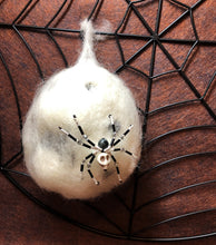 Load image into Gallery viewer, Beaded Howlite Skull Spiderling
